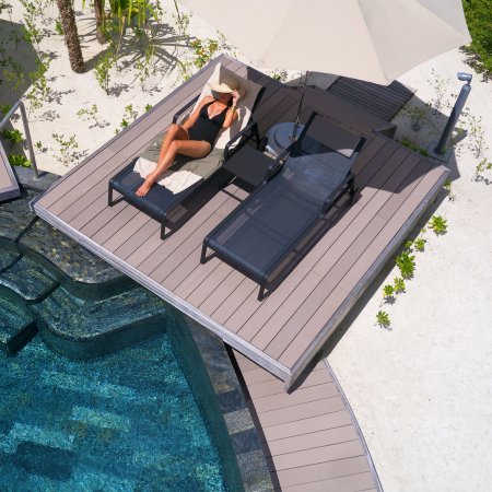 Restaurant und Hotelgewerbe_Schwimmbad deck_Vorzeigeprojekte - WPC holz 