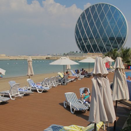 Restaurant und Hotelgewerbe_Schwimmbad deck_Am Wasser entlang