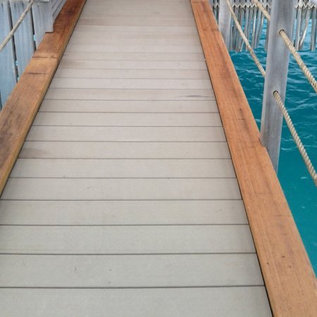 Restaurant und Hotelgewerbe_Brücken, Rampen, Gehweg_Hotel