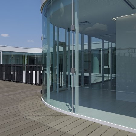 Institutionelle Einrichtungen_Terrasse Gewerbliche Nutzung_Vorzeigeprojekte - WPC holz 