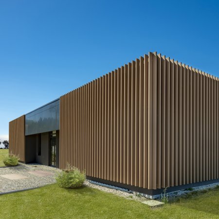 Institutionelle Einrichtungen_Offene Fassadenverkleidung - verti._Krankenhaus, Arztpraxis