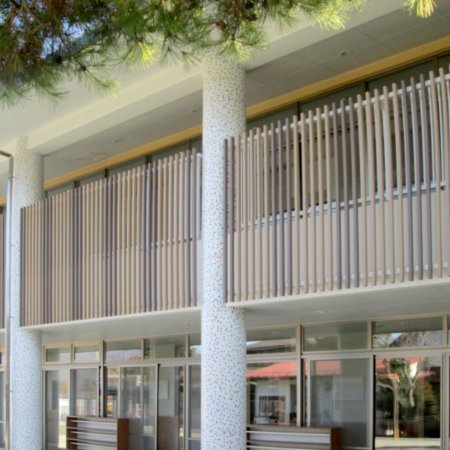 Institutionelle Einrichtungen_Geländer_Gebogene Profilen