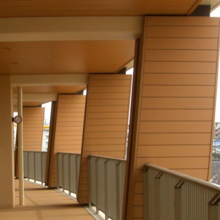 Institutionelle Einrichtungen_Fassadenverkleidung - horizontal_Gebogene Profilen