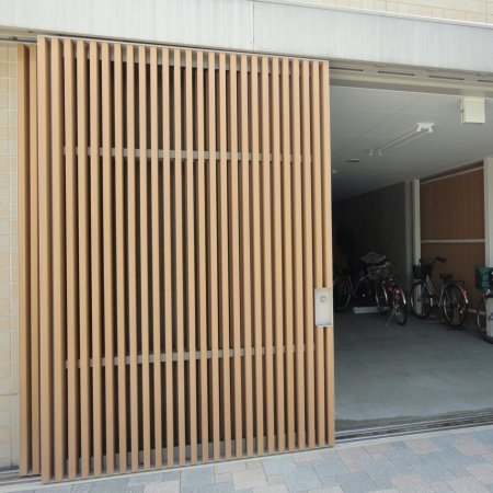 Kaufmännische Gebäude_Zäune, Mauer, Portal_Finanzielle Institution