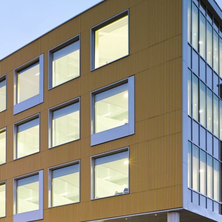 Kaufmännische Gebäude_Offene Fassadenverkleidung - verti._Finanzielle Institution