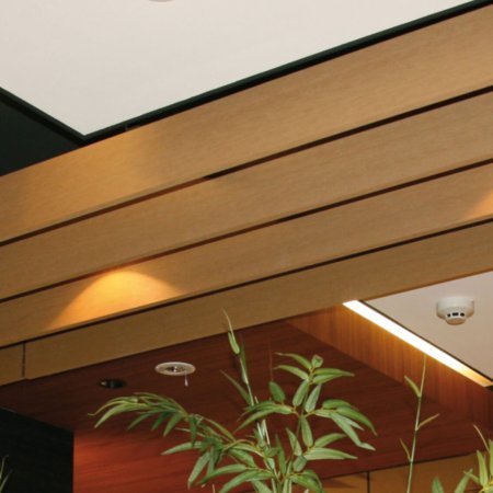 Kaufmännische Gebäude_Pergola, Dachüberstand, Dach_Einkaufszentrum