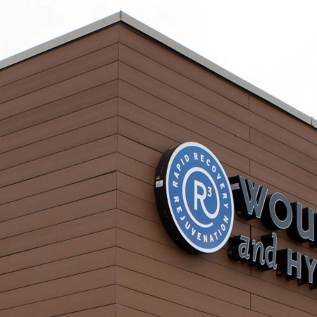 Kaufmännische Gebäude_Fassadenverkleidung - horizontal_Einkaufszentrum