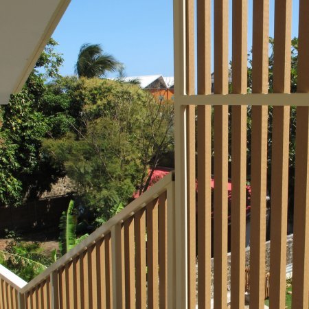 Wohngebäude_Geländer_Wohnhaus