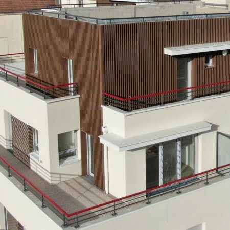 Wohngebäude_Offene Fassadenverkleidung - verti._Wohnhaus