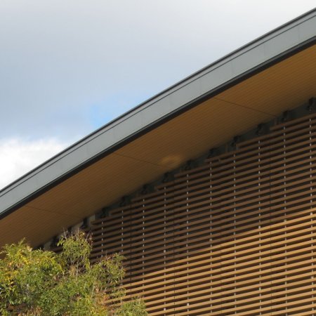 Transport-Einrichtungen_Horizontal Sonnenschutz, jalousien_Am Wasser entlang